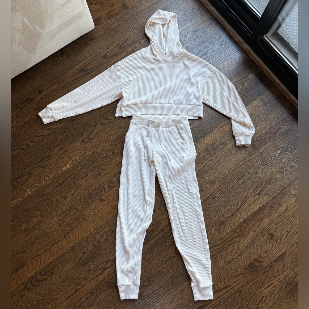 ALO Yoga Women's Set